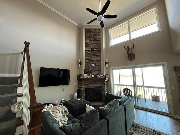 3rd image of 527 Mariner Dr