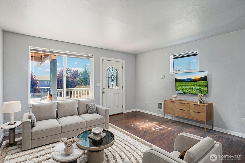 4th image of 11425 A Street S