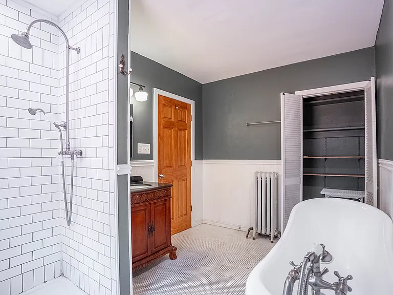 203 Dupont St — Photo 13