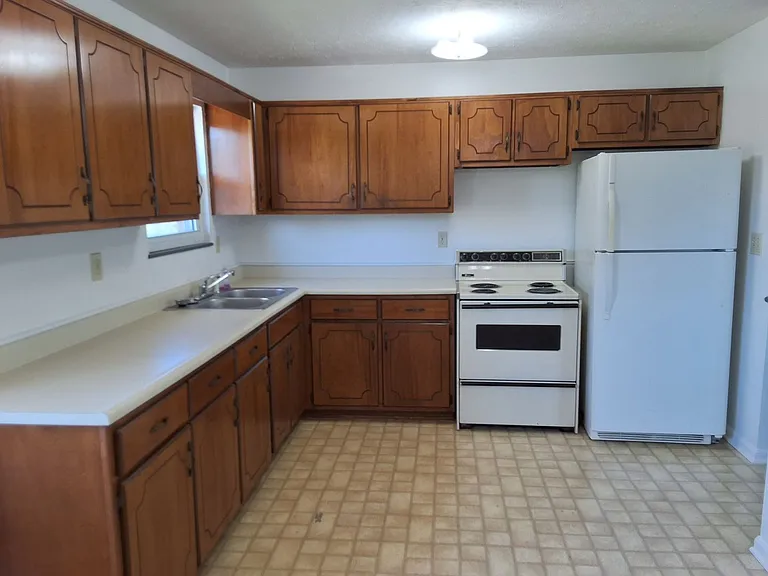 111 Cherrywood Dr — Photo 5