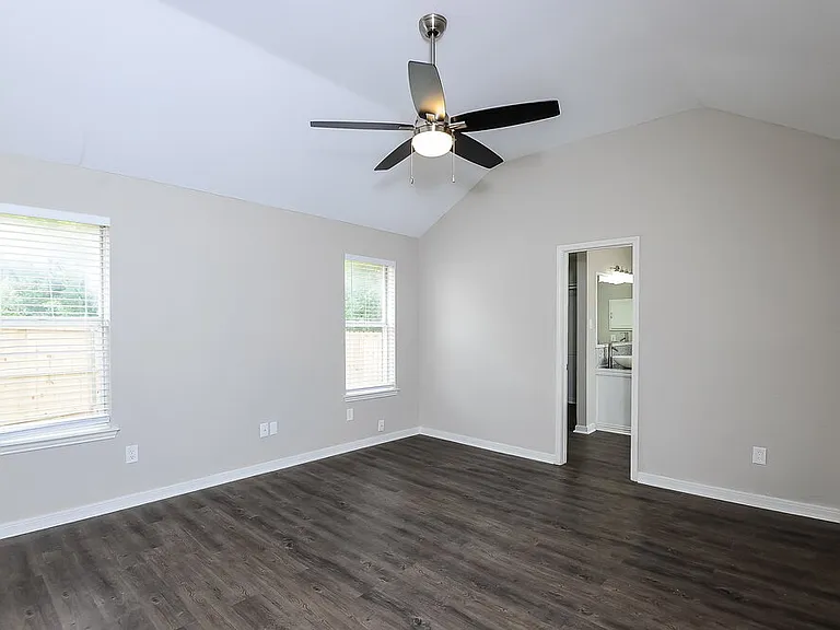 611 Inglewood Ct — Photo 11