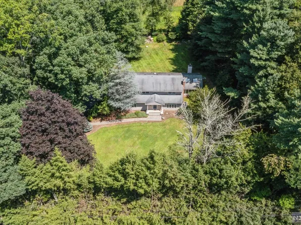 27 Hidden Glen Rd, Upper Saddle River, NJ 07458
