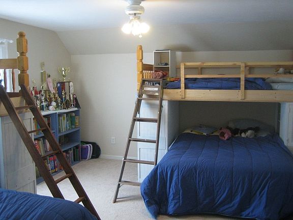 Huge 4th bedroom with extra large walk-in closet could be office, rec room, lots of possibilities.