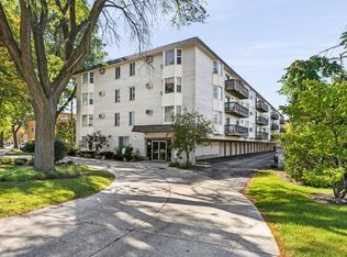 8232 Niles Center Rd APT 304, Skokie, IL 60077