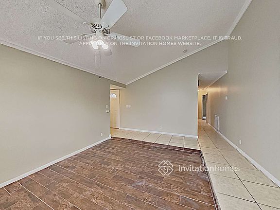 4th image of 10940 NW 21st St