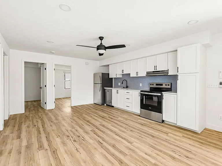 The Crest |NEWLY Renovated Studios, Lofts, 1, 2 & 3 Bedroom Homes Near the Beach — Photo 60