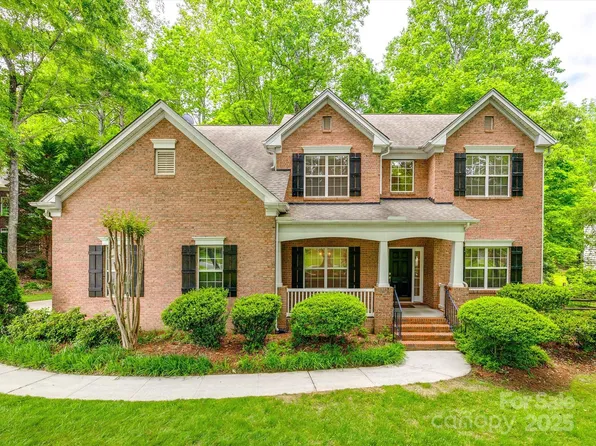 720 Kingsmill Ln, Clover, SC 29710