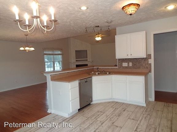 4th image of 2412 Larwood Dr
