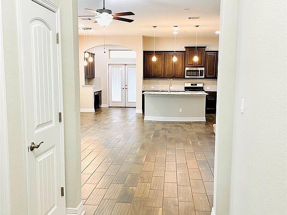 3rd image of 542 Bonnet Blvd