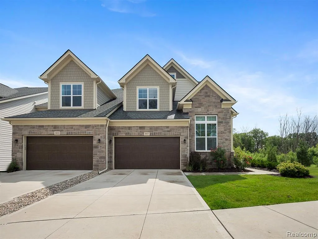 3 bed, 2.5 bath, 2753 sqft, $4,950 — Photo 1