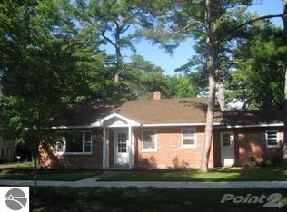 109 Oak St, Elk Rapids, MI 49629