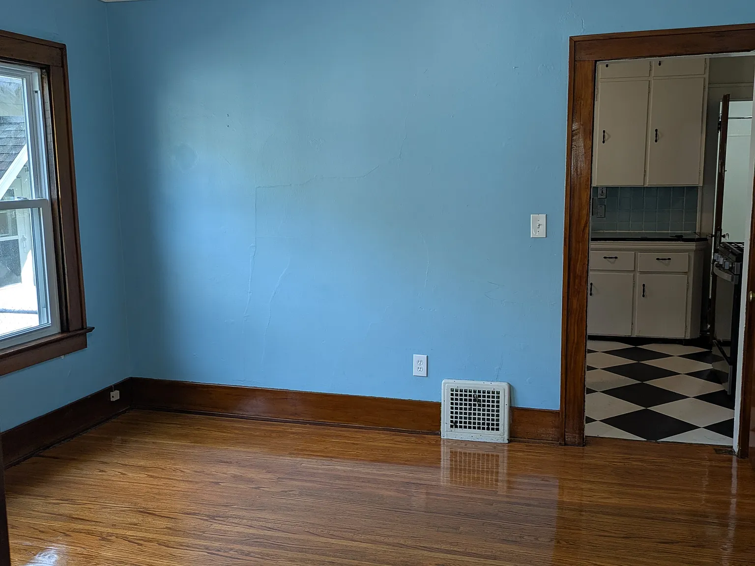 1 bed, 700 sqft, $1,000 — Photo 4