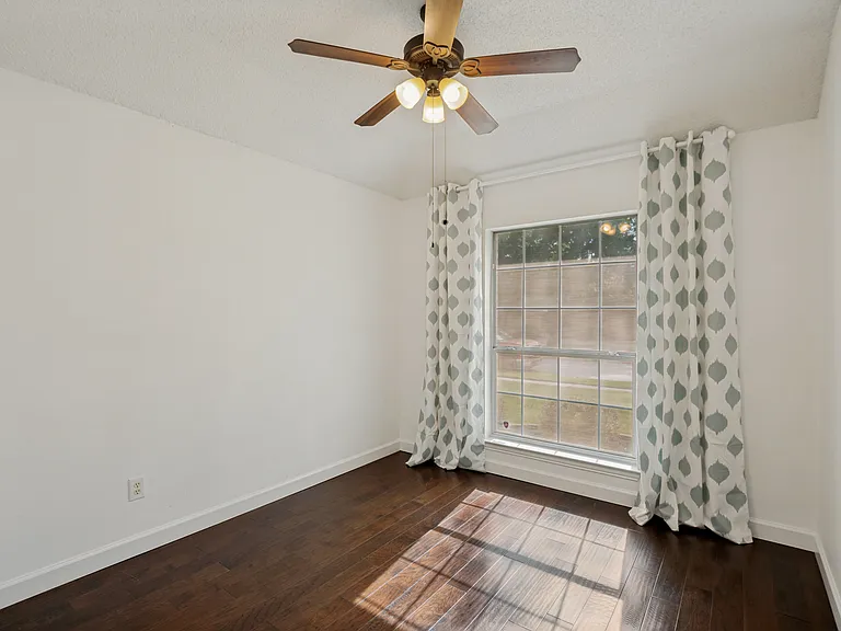 8160 Tower Rd — Photo 19