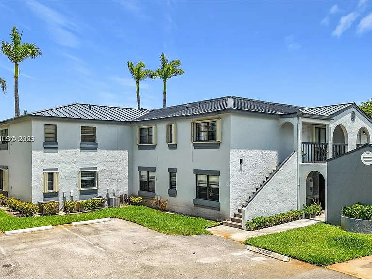 18296 Mediterranean Blvd #404 — Photo 36