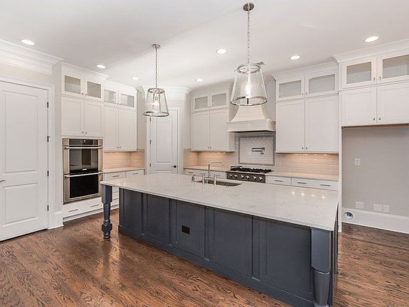 The Linville - Kitchen