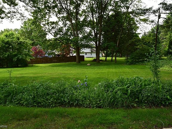 4th image of 826 Robinson Ave