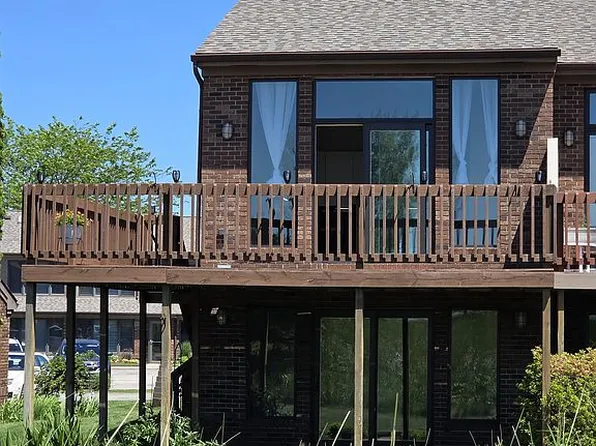 204 Harbor Dr, Ludington, MI 49431