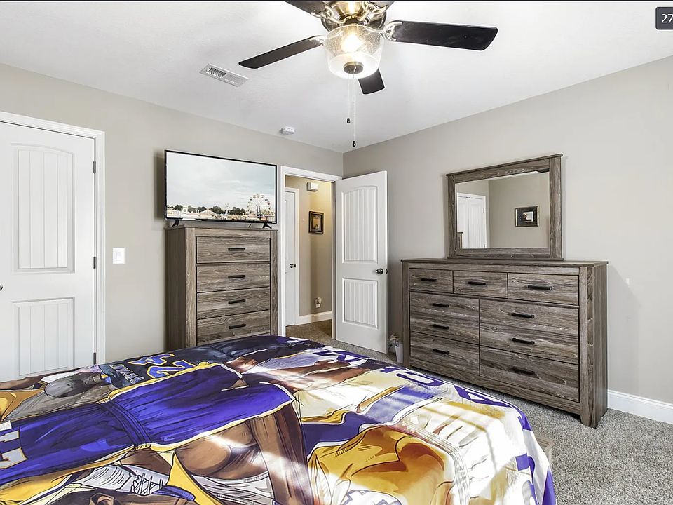 1st image of 1373 Sussex Dr #4