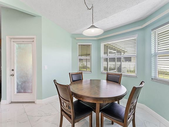 5th image of 1622 SW Realty Street