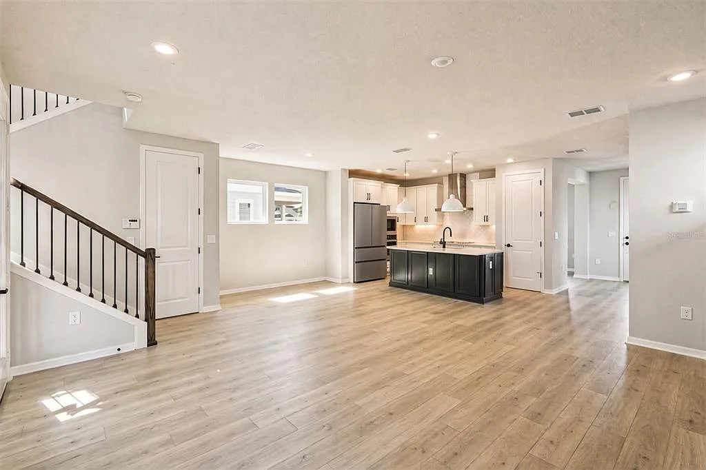 3 bed, 2.5 bath, 2308 sqft, $2,750 — Photo 3