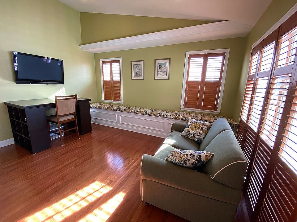 Sunny Loft 