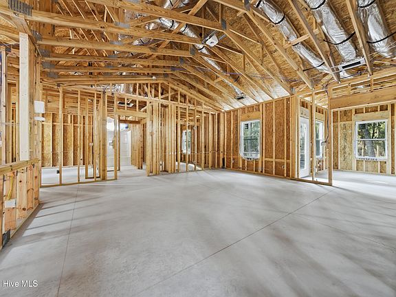 5th image of 686 Folly Drive