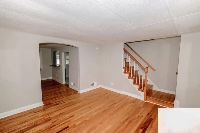 3 bed, 1.0 bath, $2,200 — Photo 4