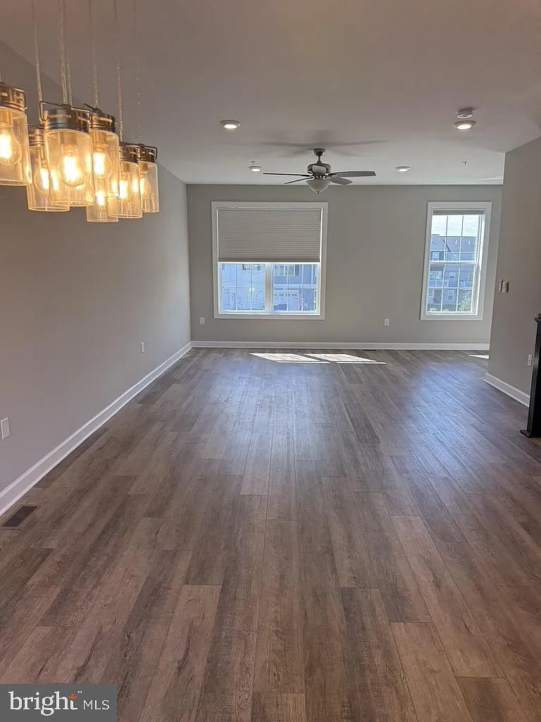 3 bed, 2.5 bath, 1680 sqft, $2,000 — Photo 4
