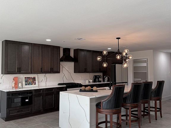 4th image of 4301 Charleston St