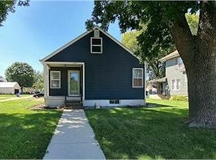 107 Grant St NW, Cascade, IA 52033