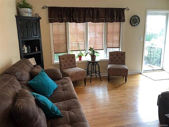 4th image of 30 Maplewood Blvd