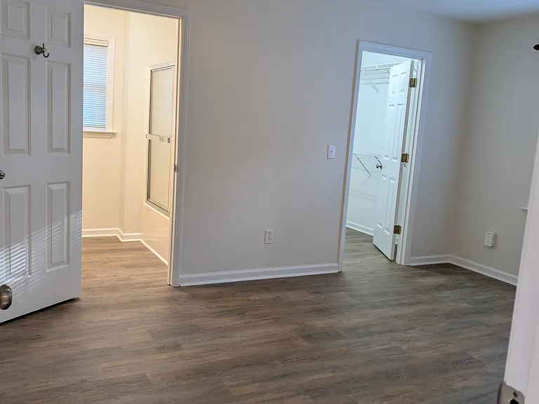 1466 Sir Charles Dr — Photo 8