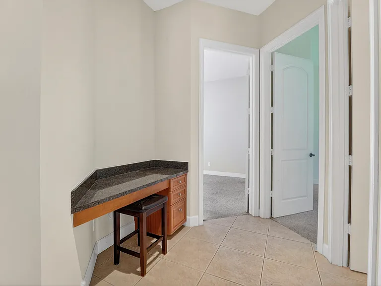 854 SW Saint Tropez Ct — Photo 23