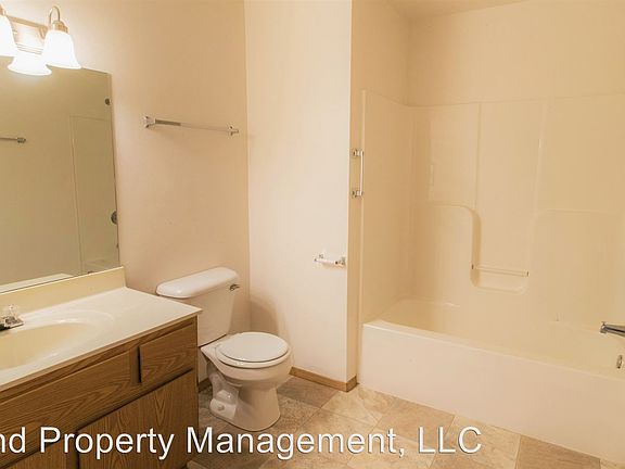 4th image of 215 Tamarack Dr APT 14