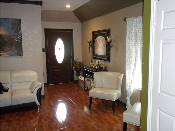 4th image of 9827 Brierhill Dr