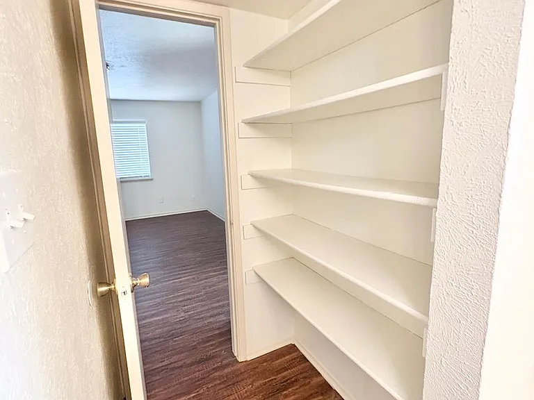 658 Stonehenge Dr — Photo 13