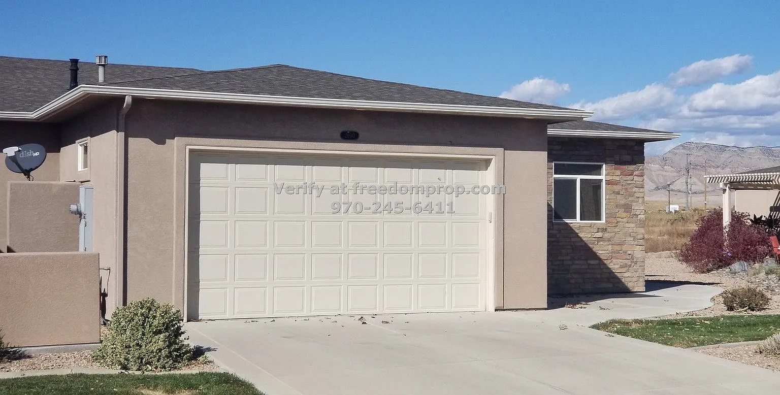2 bed, 2.0 bath, 2007 sqft, $2,210 — Photo 1