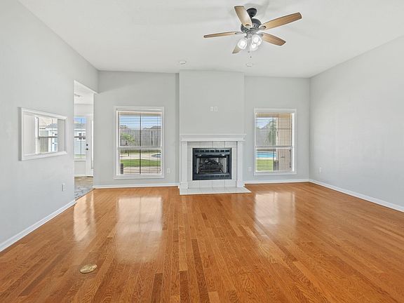 4th image of 337 Oxford Ct
