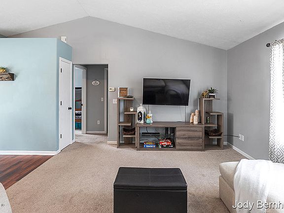 3rd image of 14724 Field Ct NE