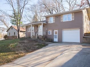 1010 W 14th St, Cedar Falls, IA 50613