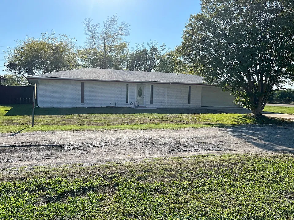110 Circle Dr