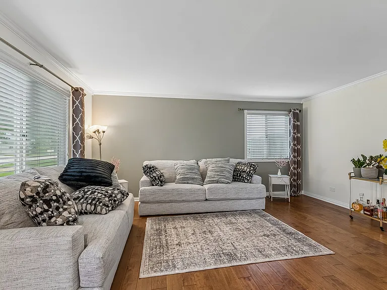 298 Danbury Dr — Photo 2