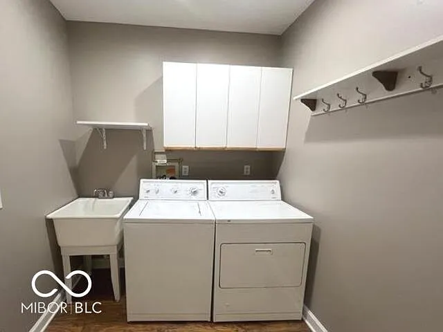 945 Fox Hill Dr — Photo 12