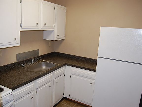 4th image of 327 S 11th St #6
