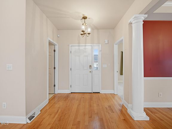 3rd image of 6 Cheshire Way
