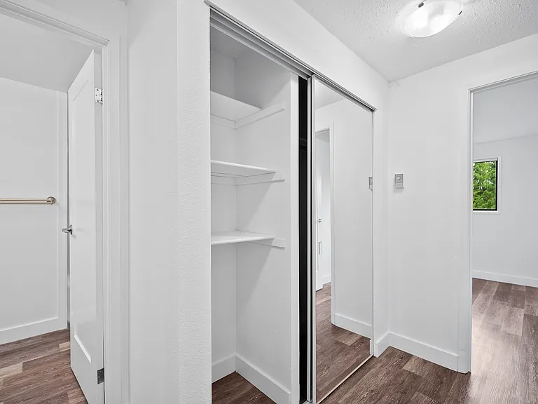 837 Ellery St — Photo 9
