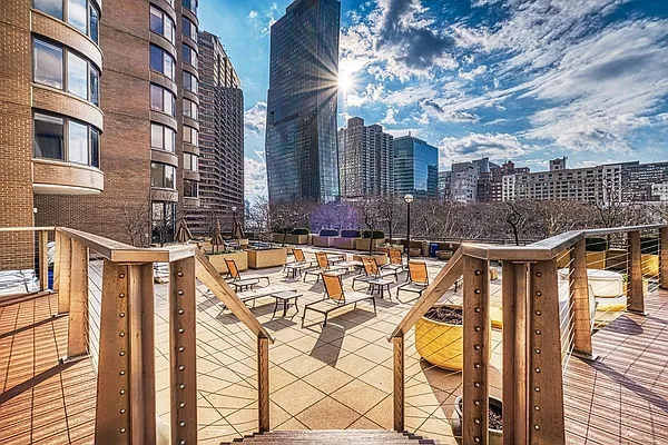 Rented by R New York | media 19