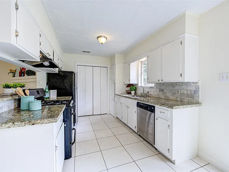 950 Grand Junction Dr — Photo 9