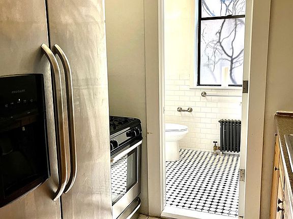 3rd image of 140 W 75th St APT 3
