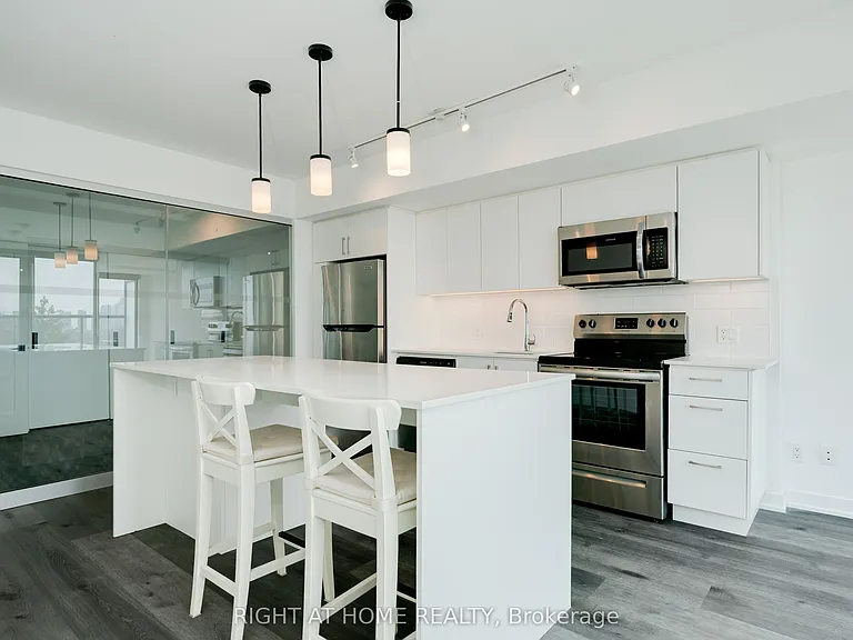 897 College St W #518 — Photo 15